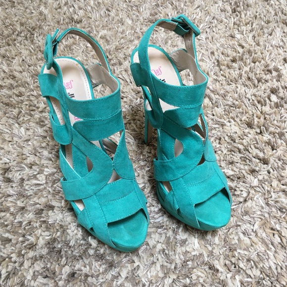 JustFab platform heels - Picture 3 of 10